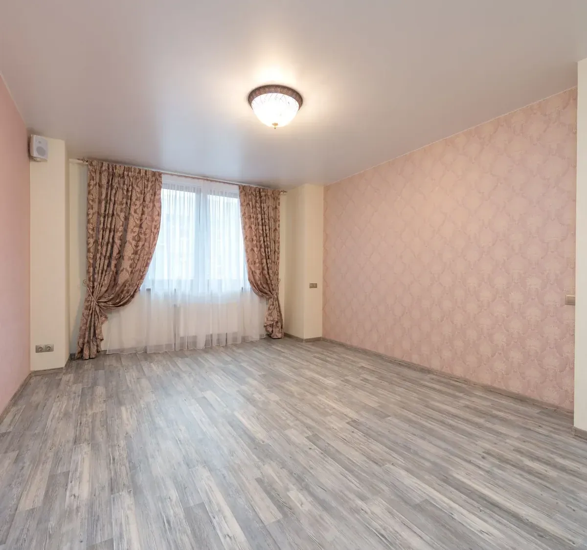 Detalj lajsne uz laminat